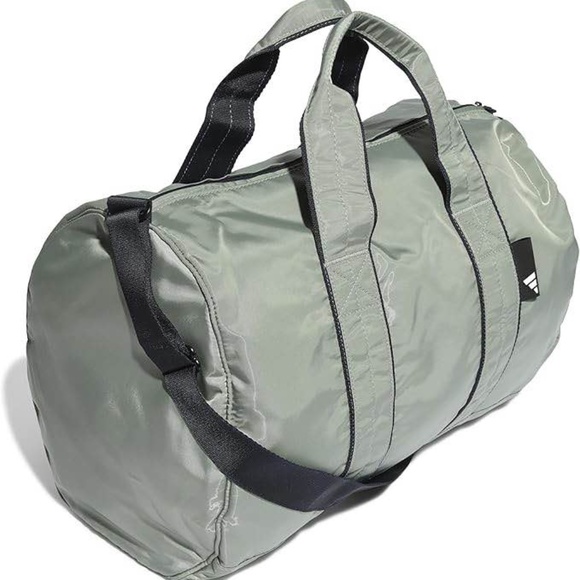 BRAND NEW women studio duffel green bag - Picture 1 of 4